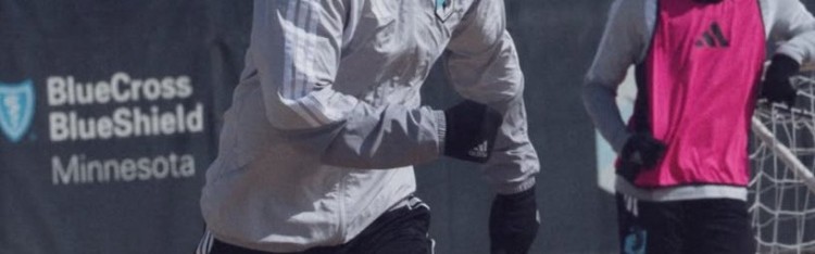 记者：J罗目前已从疾病中康复，昨天他已开始恢复正常训练