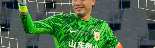 王大雷尴尬一战！被对手角球破门，送点+扑点脱手，仰面长叹