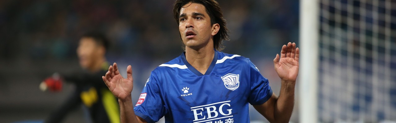 足球免费直播观看-38岁中超旧将想复出踢跨洲附加赛，玻利维亚主帅婉拒：一年没踢球