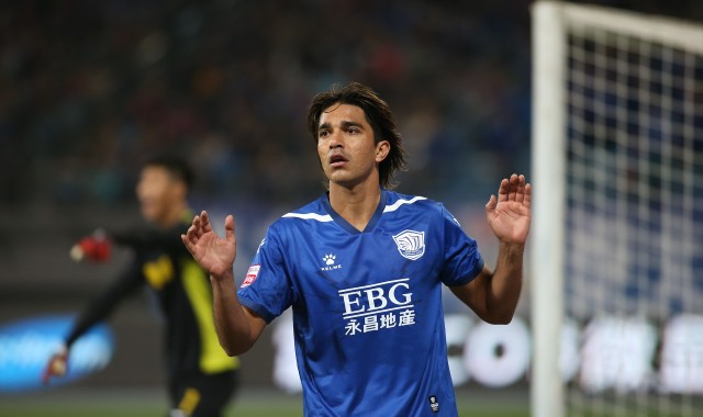 足球免费直播观看-38岁中超旧将想复出踢跨洲附加赛，玻利维亚主帅婉拒：一年没踢球