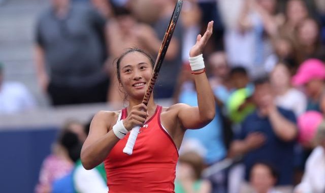 足球免费直播观看-郑钦文力克5号种子贾巴尔 大满贯赛8强虽迟但到